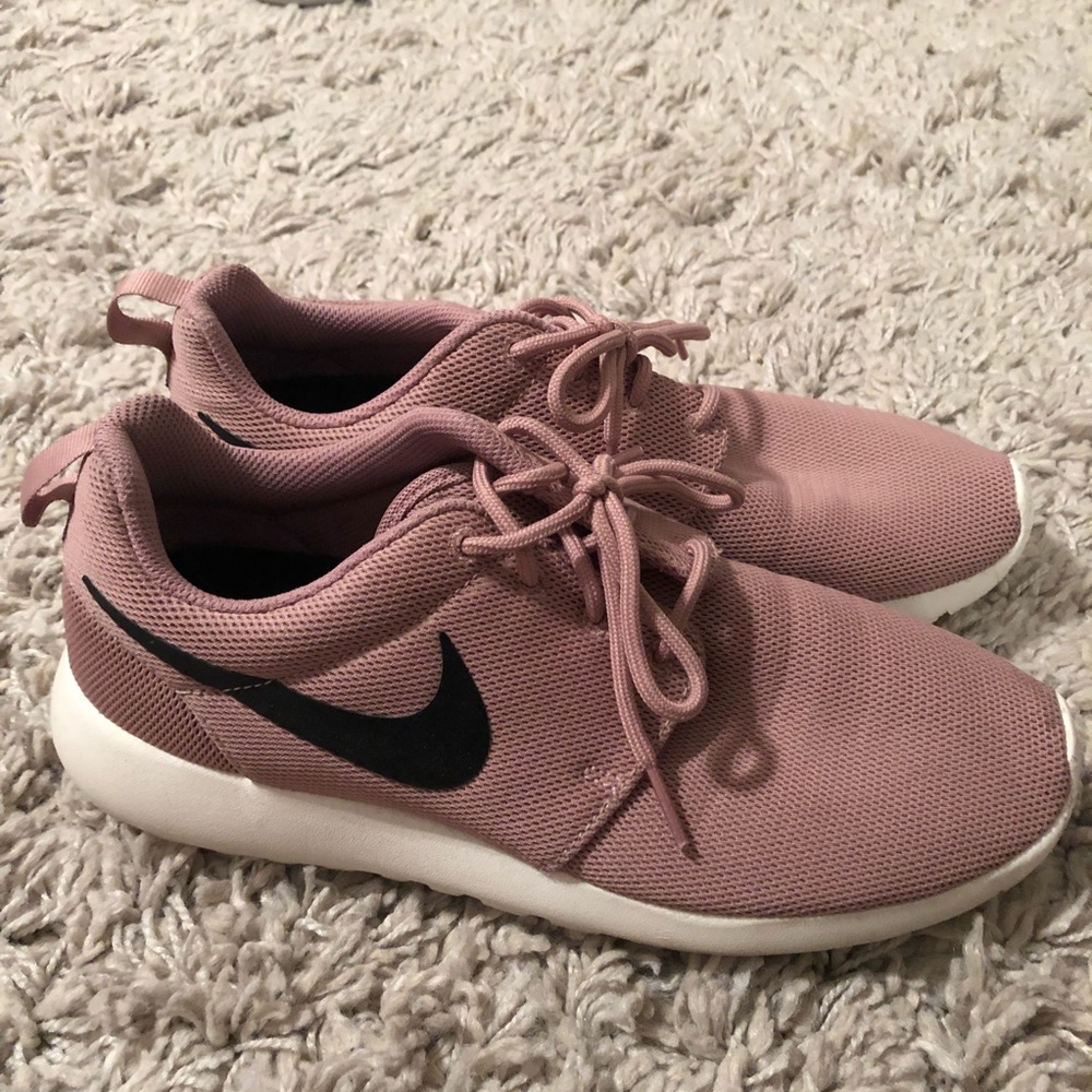 Mauve Nike Sneakers - Womens Size 8.5